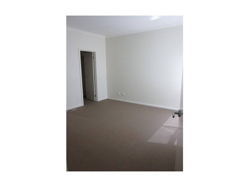 2/72 Thea Grove, Doncaster East VIC 3109