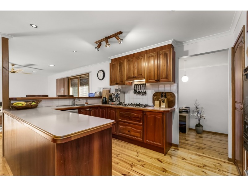 7 Daniel Court, Warranwood VIC 3134