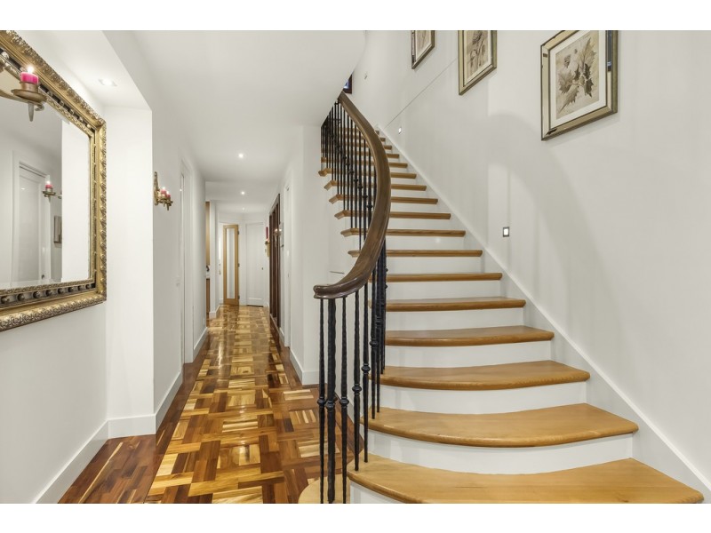 9 St Clems Rd, Doncaster East VIC 3109