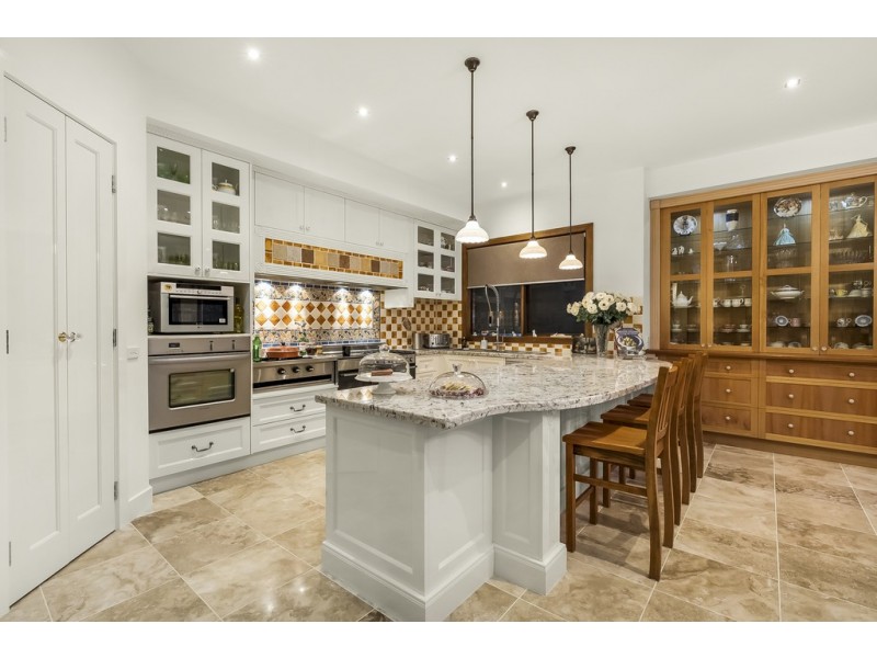 9 St Clems Rd, Doncaster East VIC 3109