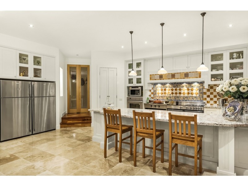 9 St Clems Rd, Doncaster East VIC 3109