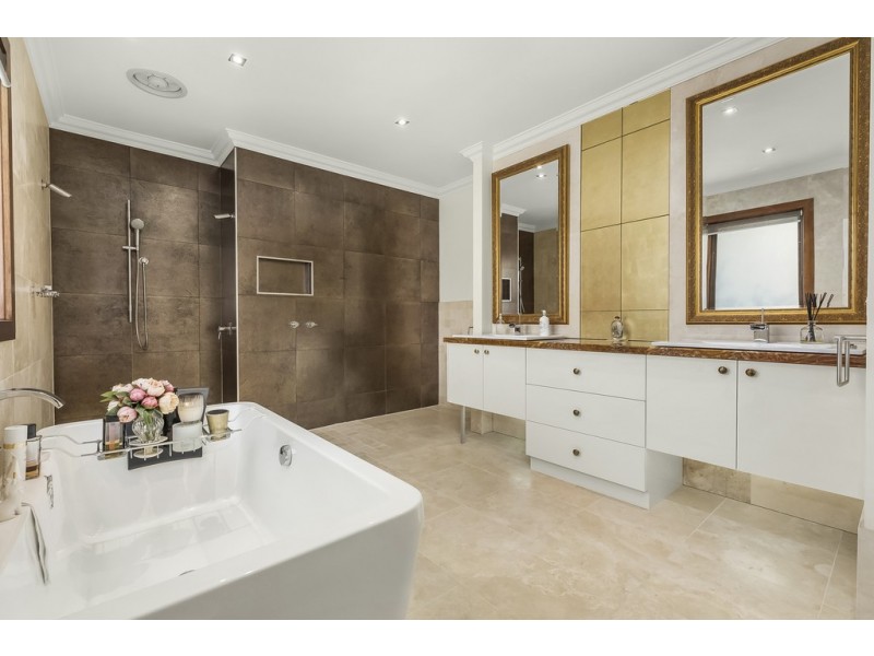 9 St Clems Rd, Doncaster East VIC 3109