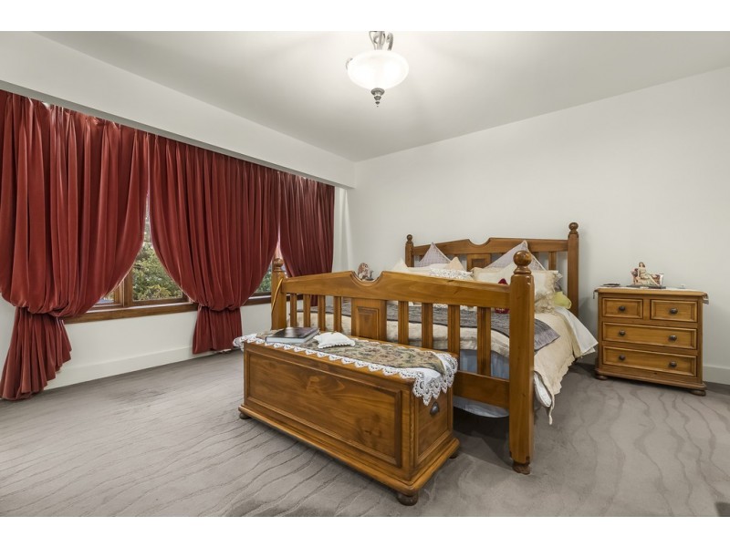 9 St Clems Rd, Doncaster East VIC 3109