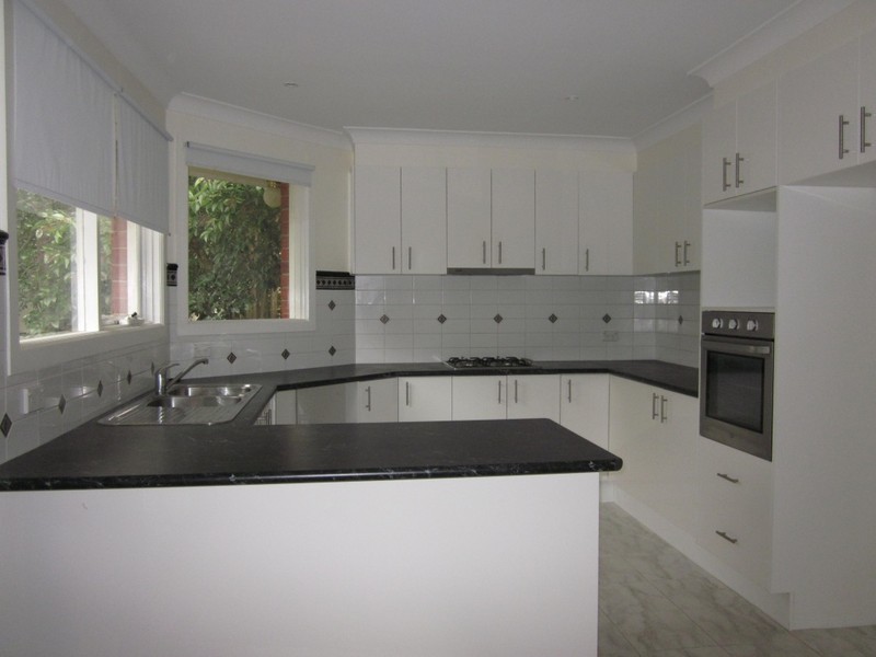 2/16 Coolabah Street, Doncaster VIC 3108