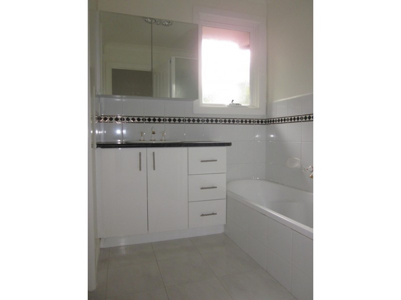 2/16 Coolabah Street, Doncaster VIC 3108