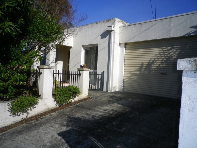 1/3 Calvin Crescent, Doncaster East VIC 3109