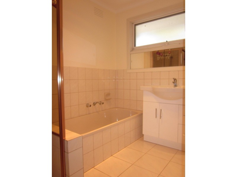 2/1A Beverley Street, Doncaster East VIC 3109