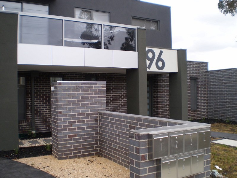 2/96 Plumpton Avenue, Glenroy VIC 3046