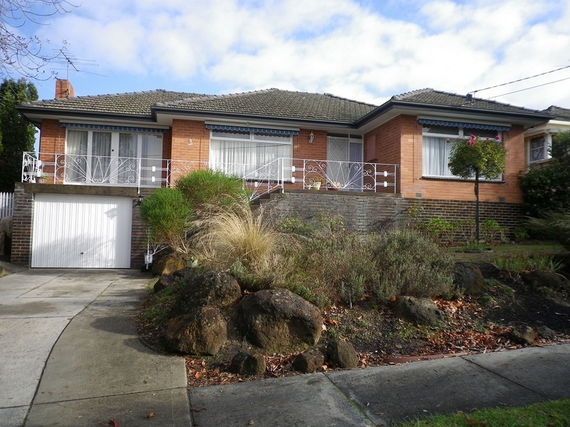 9 Calvin Crescent, Doncaster East VIC 3109