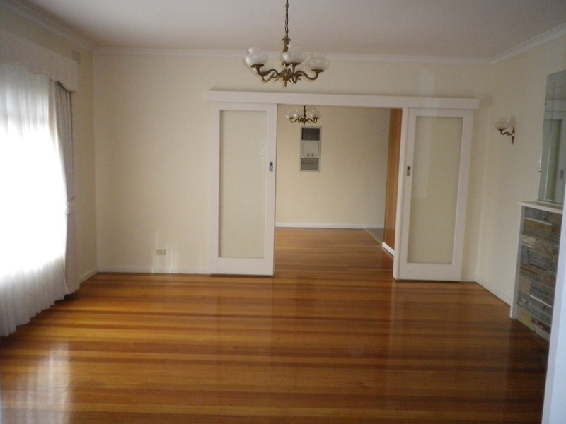 9 Calvin Crescent, Doncaster East VIC 3109