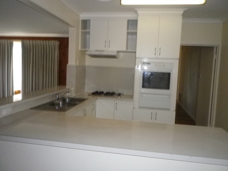 9 Calvin Crescent, Doncaster East VIC 3109