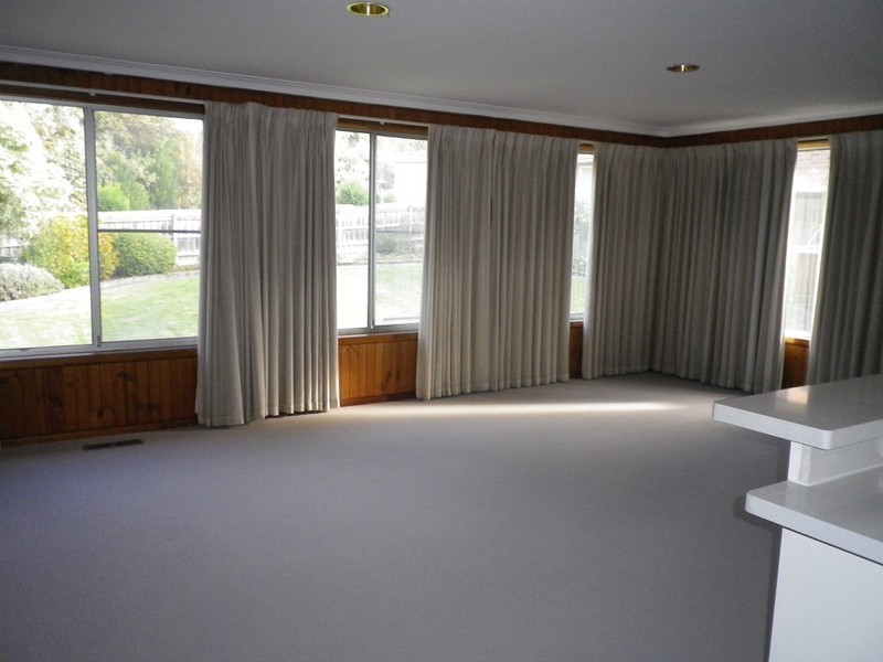 9 Calvin Crescent, Doncaster East VIC 3109