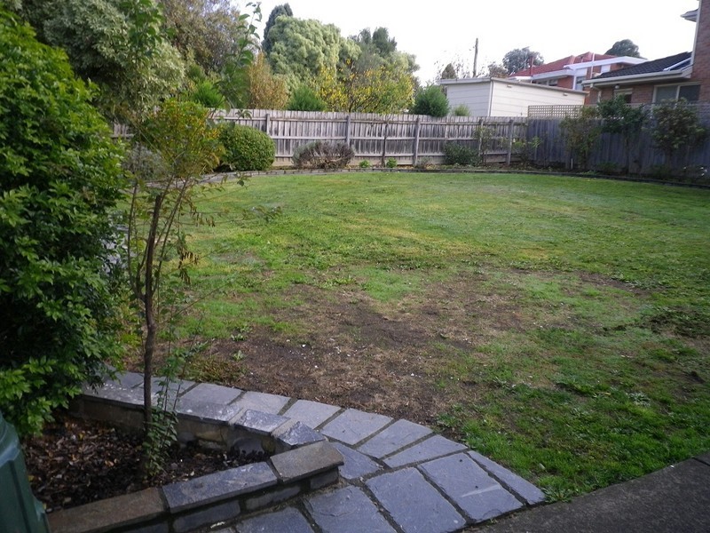 9 Calvin Crescent, Doncaster East VIC 3109