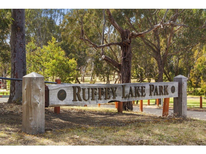 10A Montpellier Crescent, Templestowe Lower VIC 3107