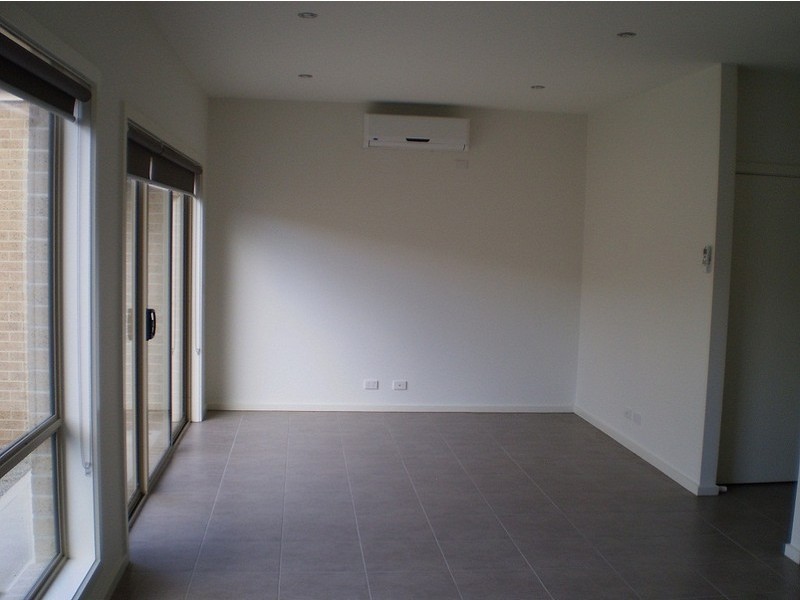 2/124 Daley Street, Glenroy VIC 3046