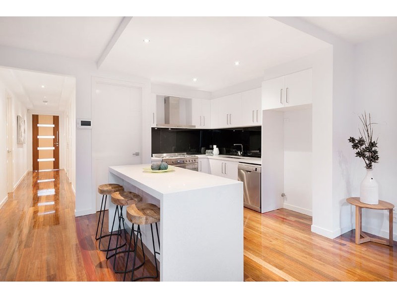 16 Bareena Grove, Doncaster East VIC 3109