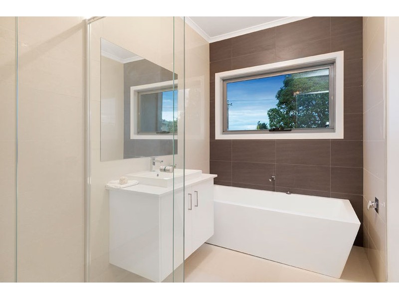 16 Bareena Grove, Doncaster East VIC 3109