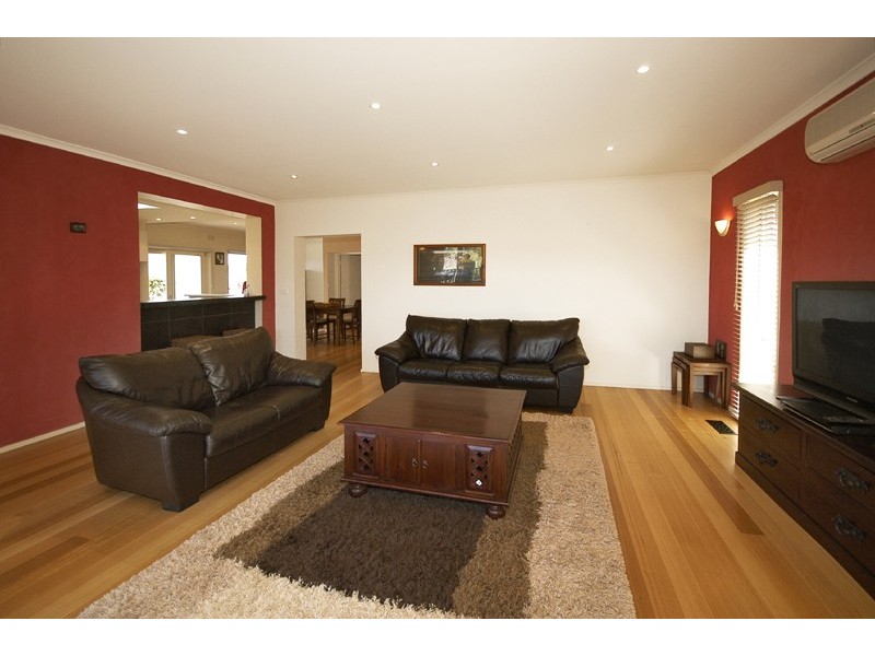 9 Santiago Street, Doncaster VIC 3108