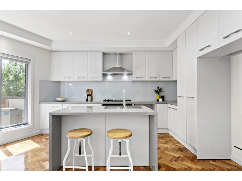 2/18 Hiddleston Avenue, Box Hill South VIC 3128