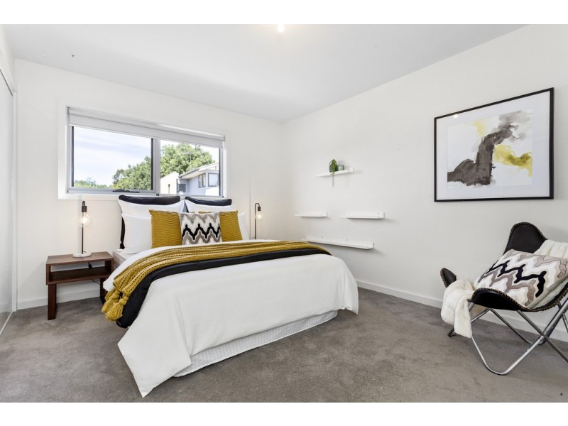 2/18 Hiddleston Avenue, Box Hill South VIC 3128