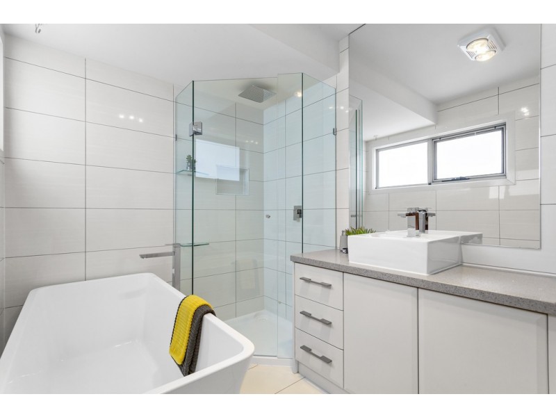 2/18 Hiddleston Avenue, Box Hill South VIC 3128