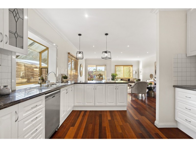 15 Innisfallen Avenue, Templestowe VIC 3106