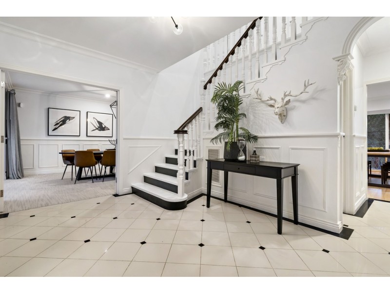 7 Houndswood Close, Doncaster East VIC 3109