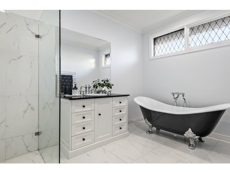 7 Houndswood Close, Doncaster East VIC 3109