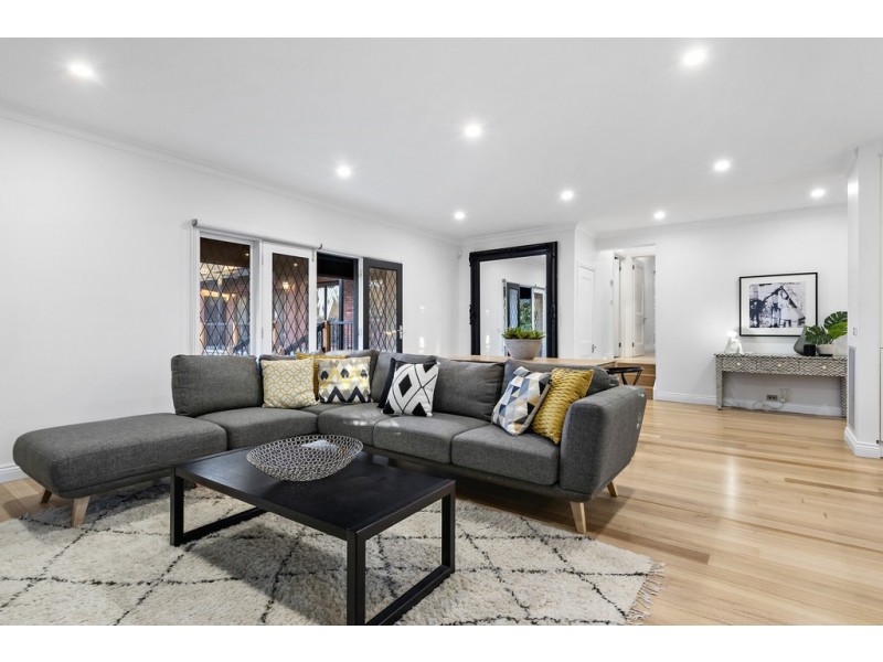 7 Houndswood Close, Doncaster East VIC 3109