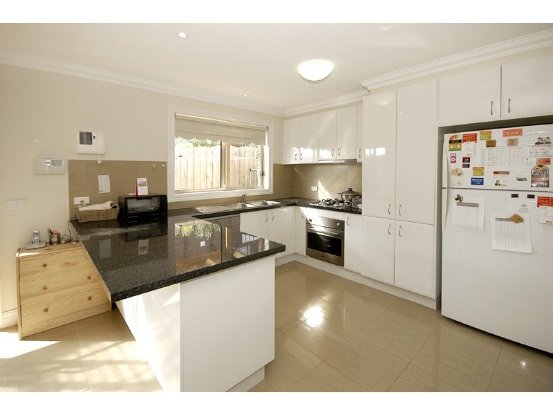 2/95 George St, Doncaster East VIC 3109