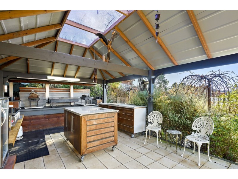 69 Pine Hill Drive, Doncaster East VIC 3109