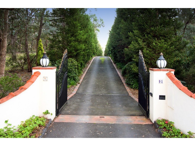 91 Knees Road, Park Orchards VIC 3114