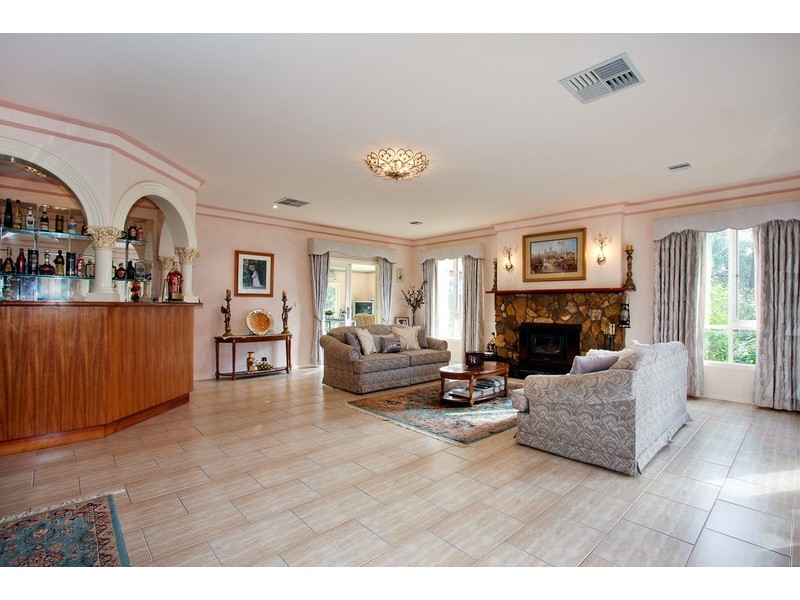 91 Knees Road, Park Orchards VIC 3114