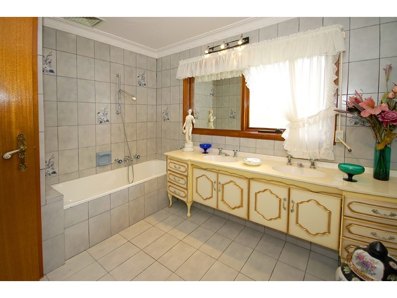 40 Summit Drive, Bulleen VIC 3105