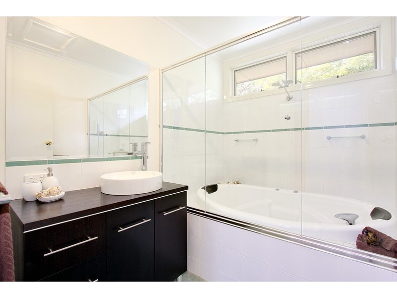 25 Felix Crescent, Ringwood North VIC 3134