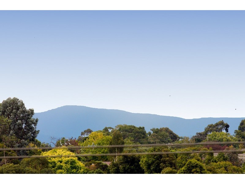 25 Felix Crescent, Ringwood North VIC 3134