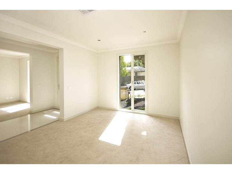 111 Rose Avenue, Templestowe Lower VIC 3107