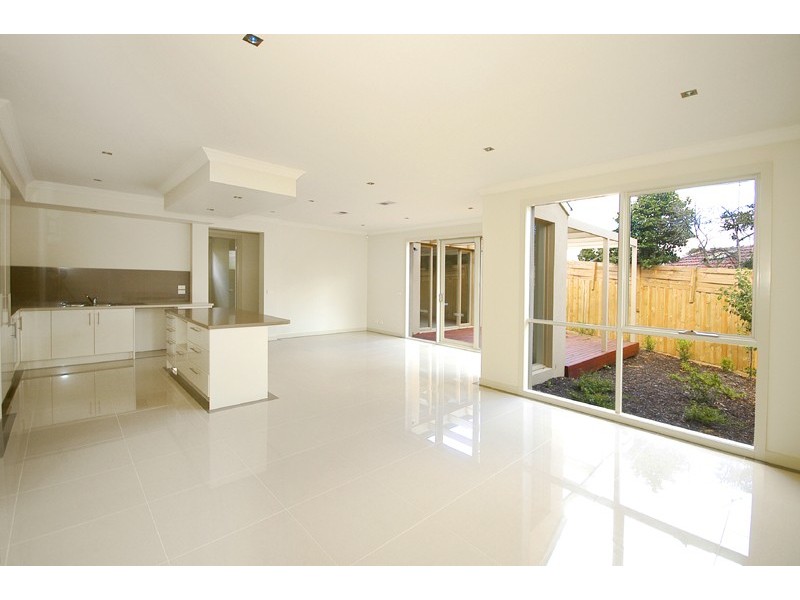 111 Rose Avenue, Templestowe Lower VIC 3107