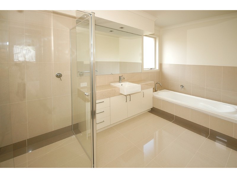 111 Rose Avenue, Templestowe Lower VIC 3107