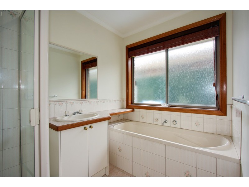 17 Latrobe Court, Croydon Hills VIC 3136