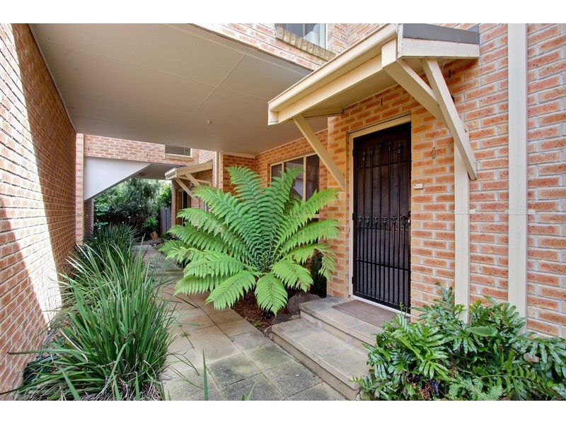 4/32 Larkspur Ave, Doncaster VIC 3108
