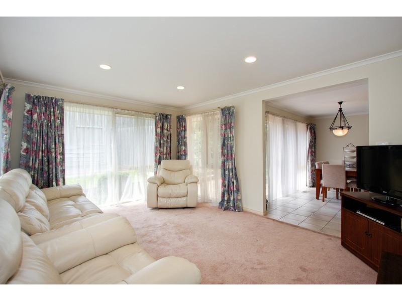 2/4 Springfield Road, Blackburn North VIC 3130