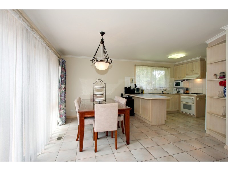 2/4 Springfield Road, Blackburn North VIC 3130