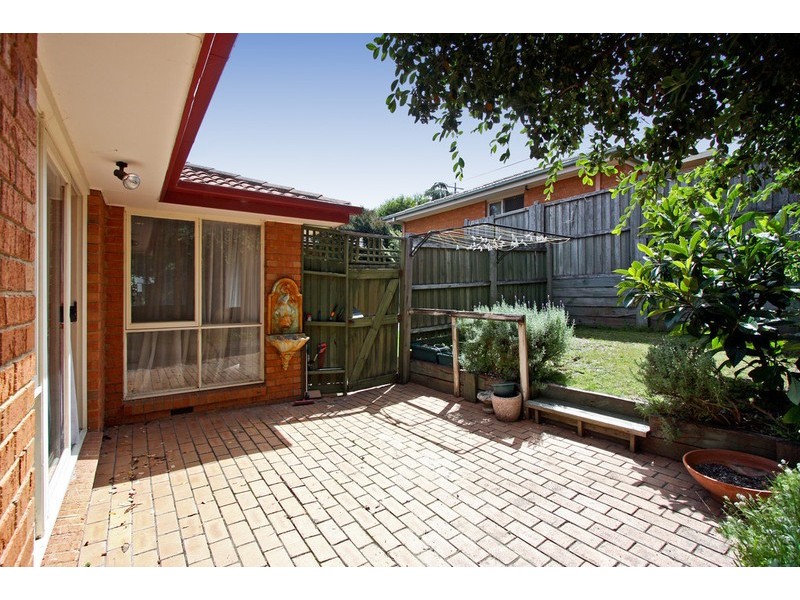 2/4 Springfield Road, Blackburn North VIC 3130