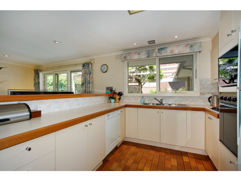 25 Montpellier Crescent, Templestowe Lower VIC 3107