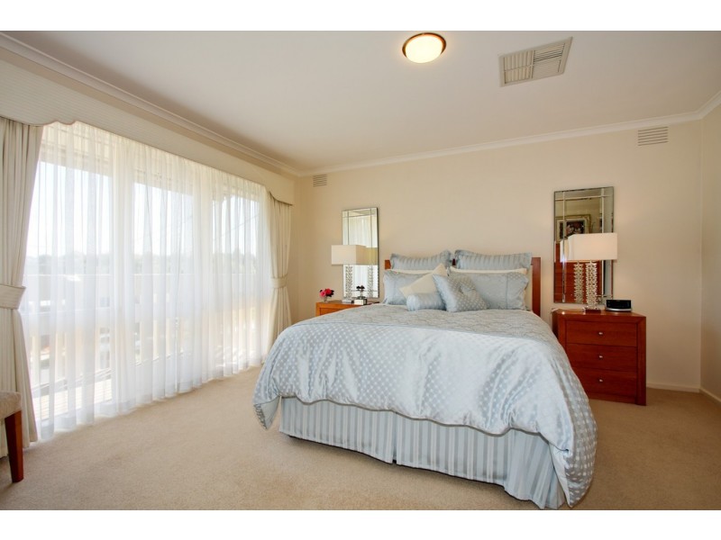 25 Montpellier Crescent, Templestowe Lower VIC 3107