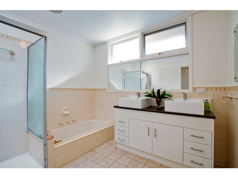 11 Rangeview Road, Donvale VIC 3111