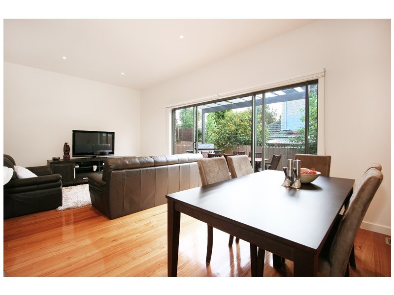 2/22 Warnes Road, Mitcham VIC 3132