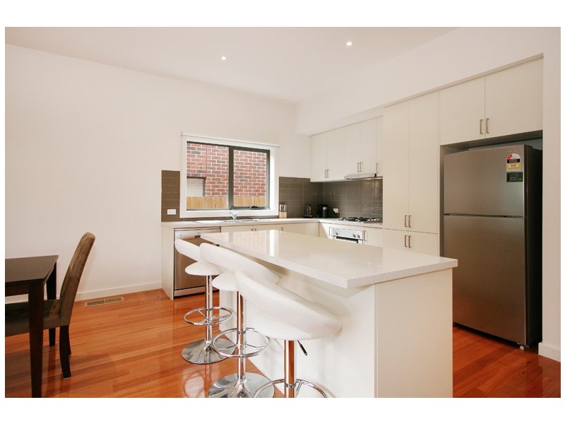 2/22 Warnes Road, Mitcham VIC 3132