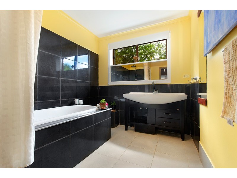 8 Pickering Place, Doncaster East VIC 3109